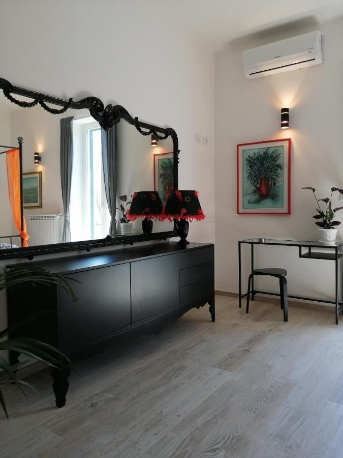 Love Mirrors And Flowers - Affitti Brevi Italia Apartment Bari Luaran gambar