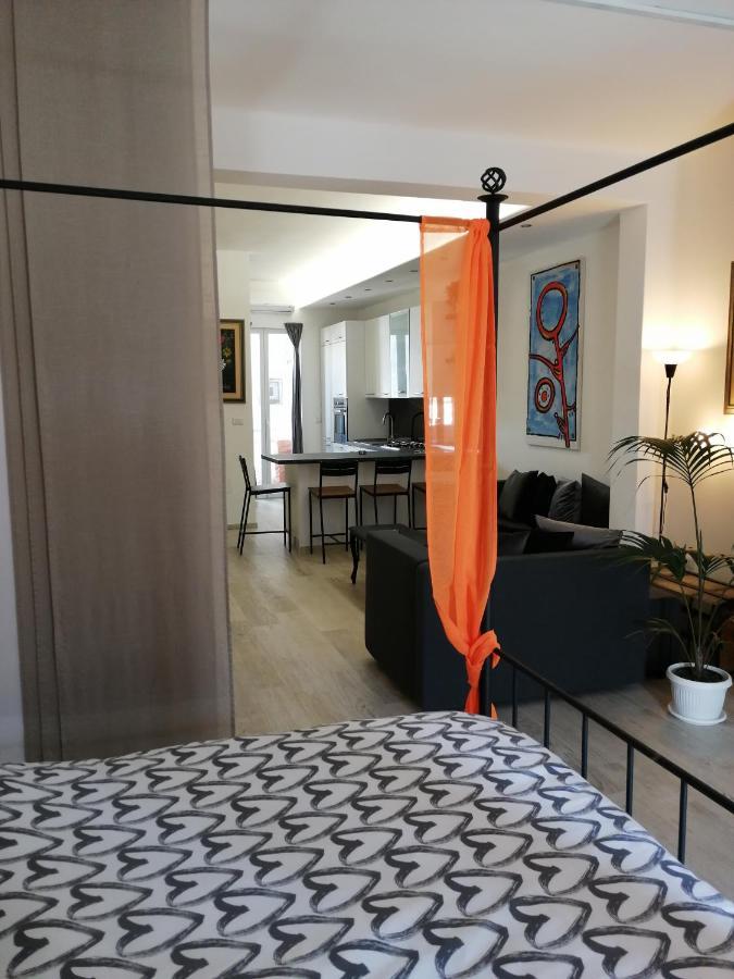 Love Mirrors And Flowers - Affitti Brevi Italia Apartment Bari Luaran gambar